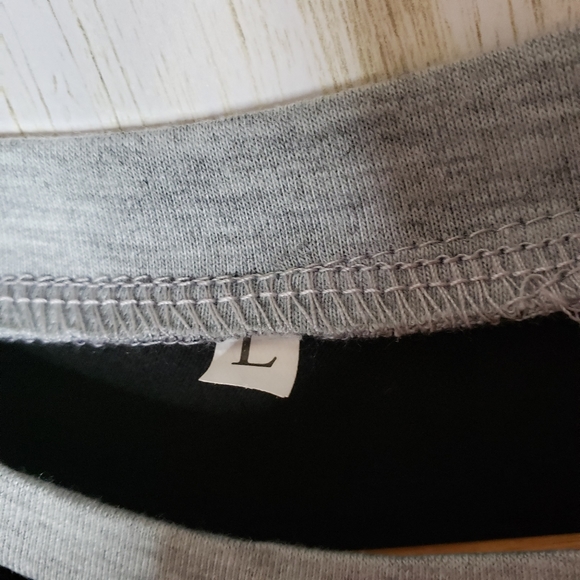 Holiday Raglan Tee Large Joyful Merry and Blessed Black & Gray  Half Sleeve NWOT - Picture 4 of 6